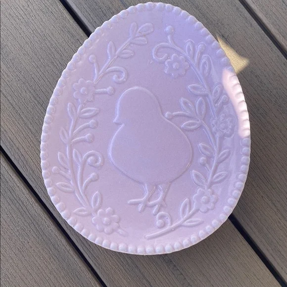 Lavender Egg-Shaped Plate with Chick Design - Picture 1 of 7